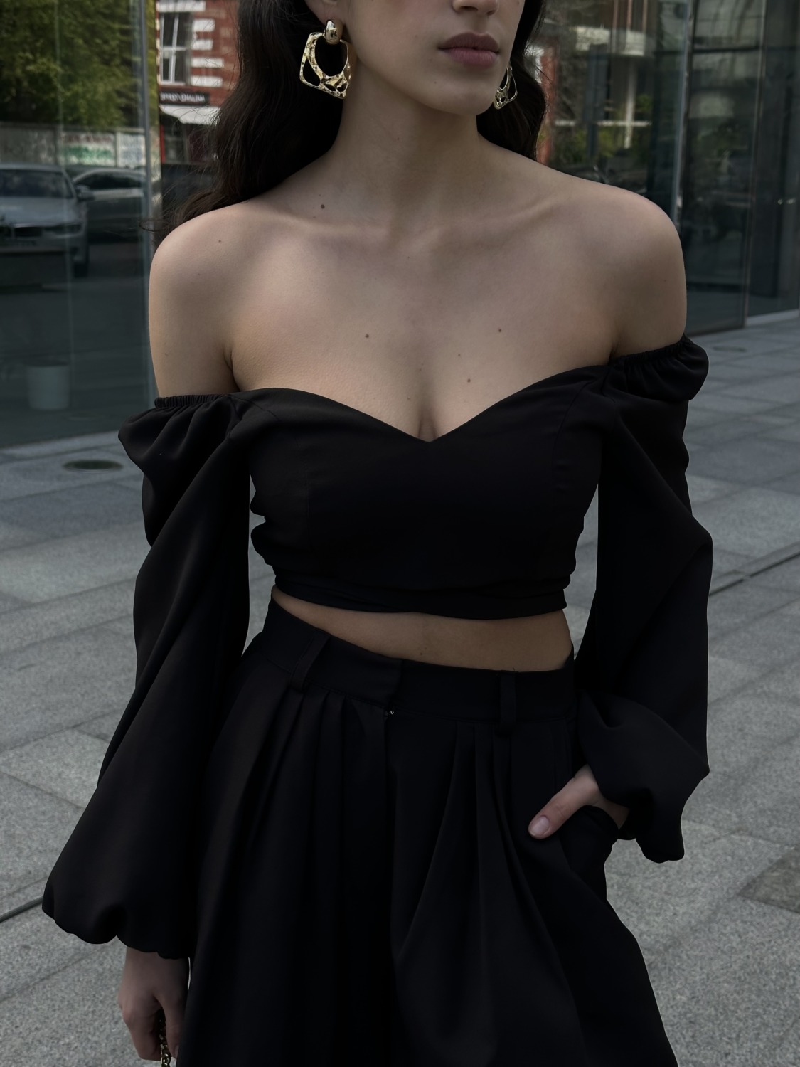 Wrap-top with long sleeves black