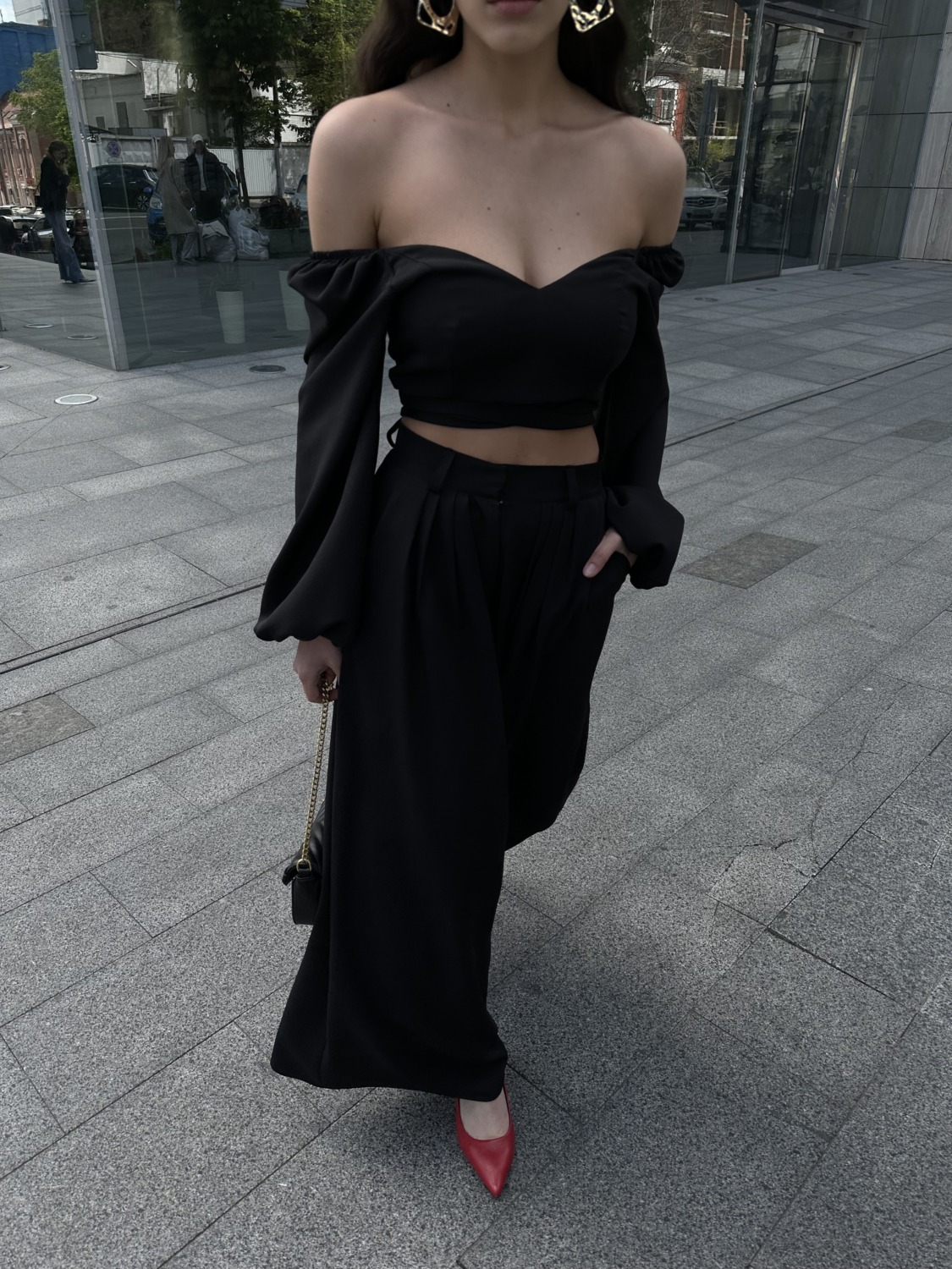 Wrap-top with long sleeves black