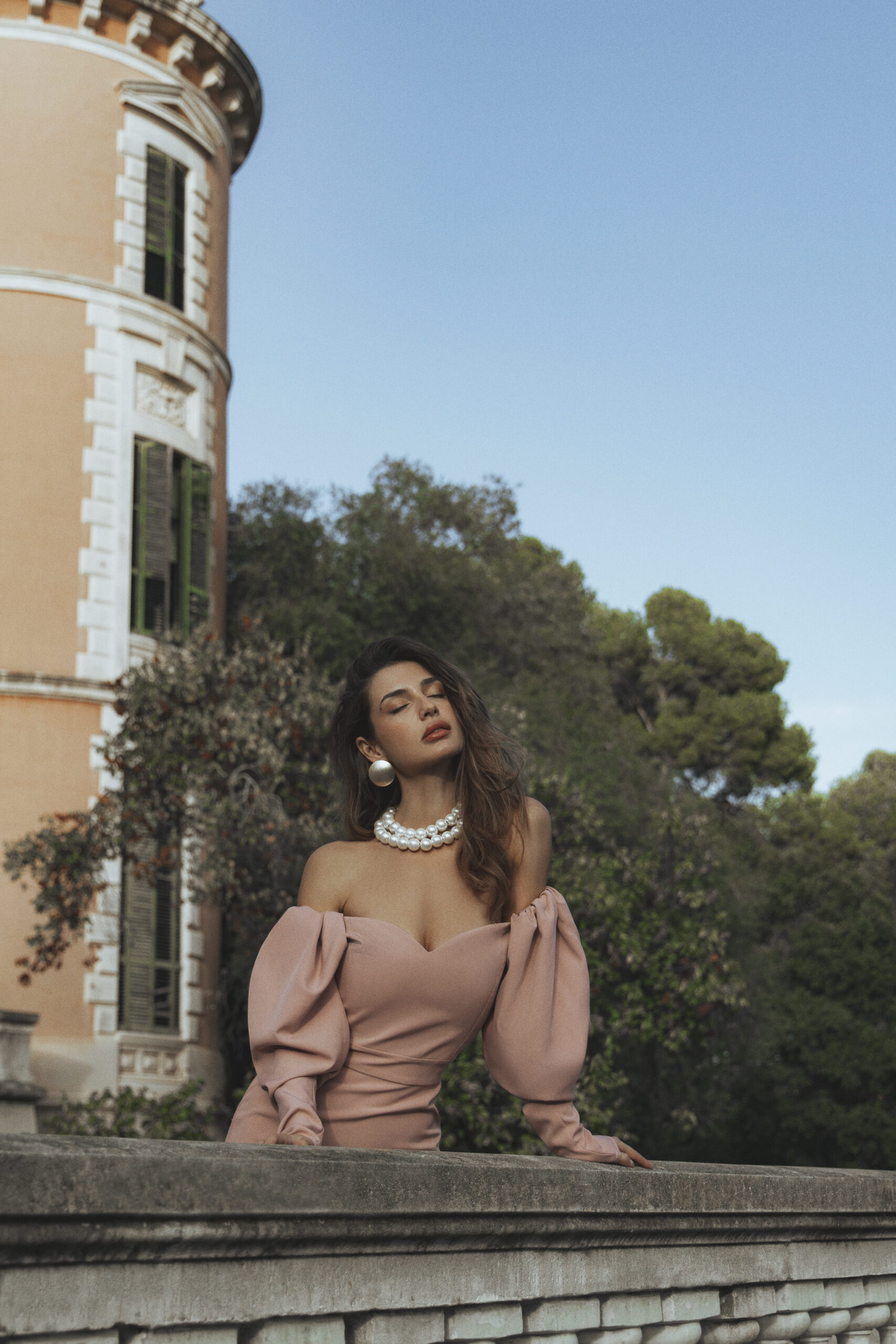 Dress with accent sleeves beige