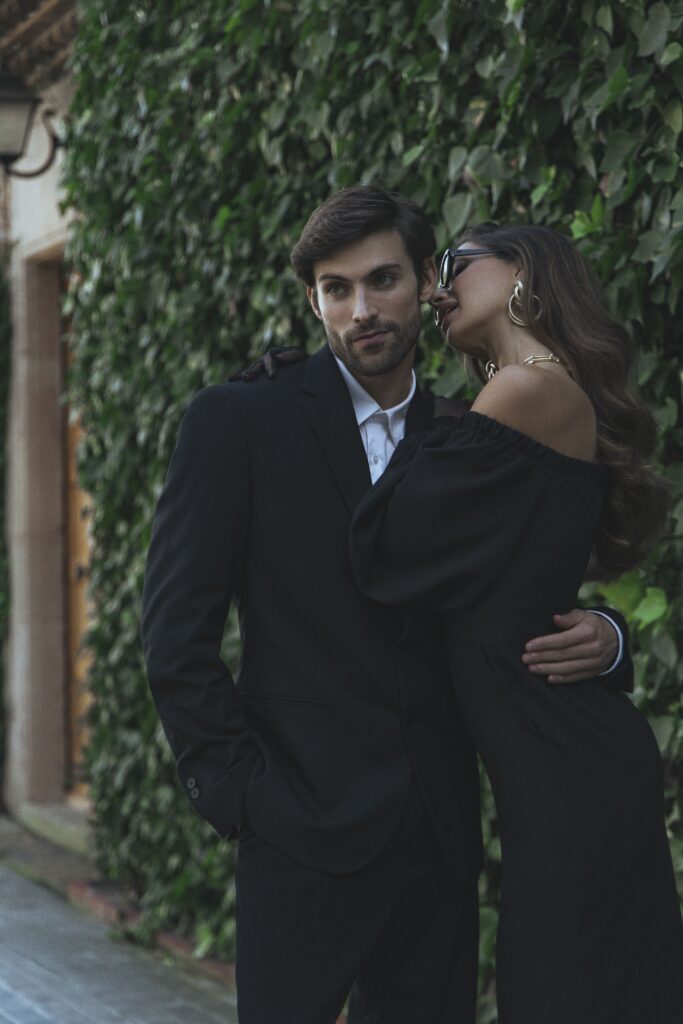 Black dress with voluminous sleeves