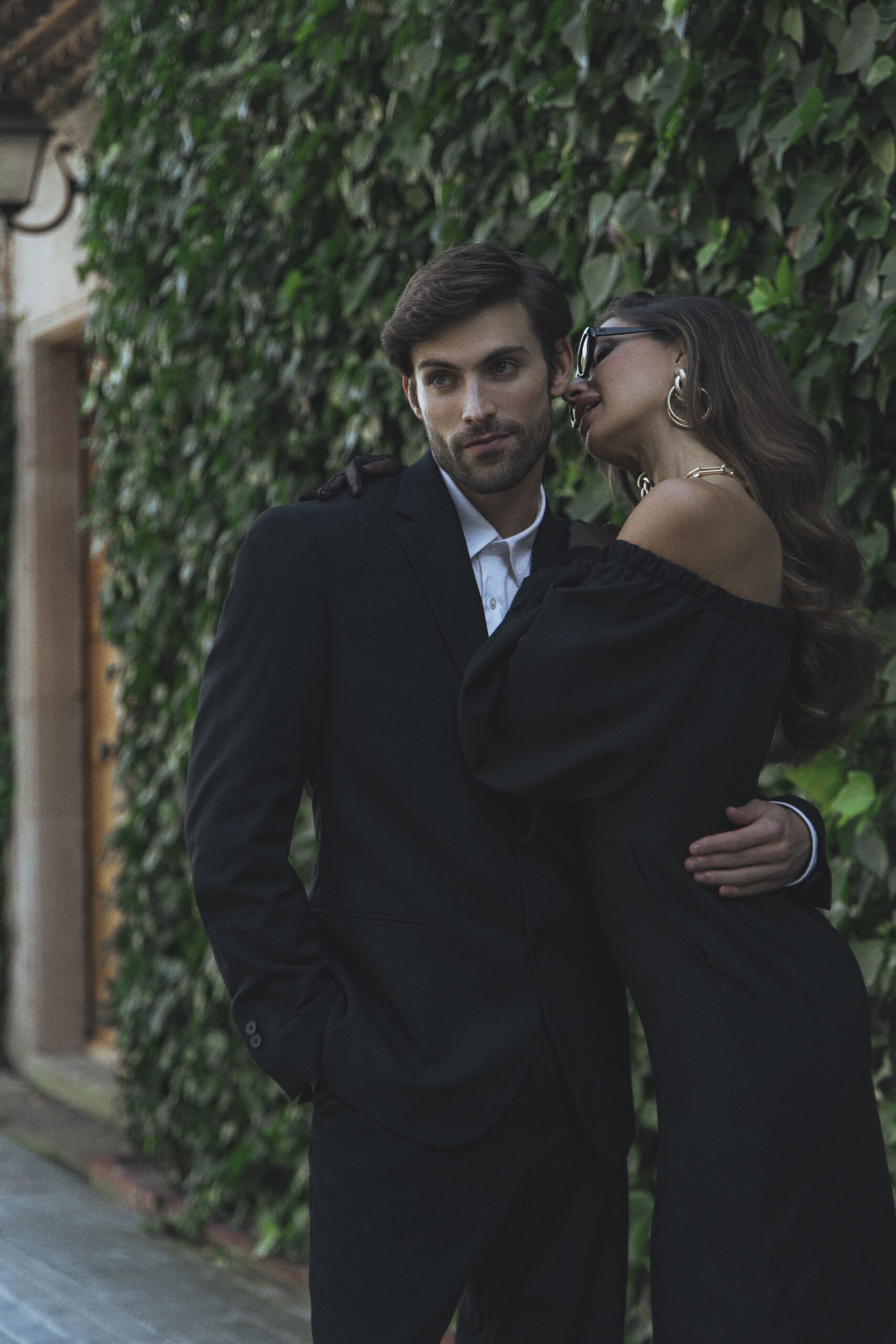 Black dress with voluminous sleeves