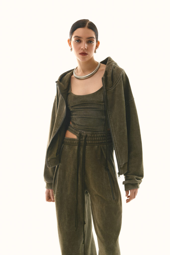 Boiled olive sports suit