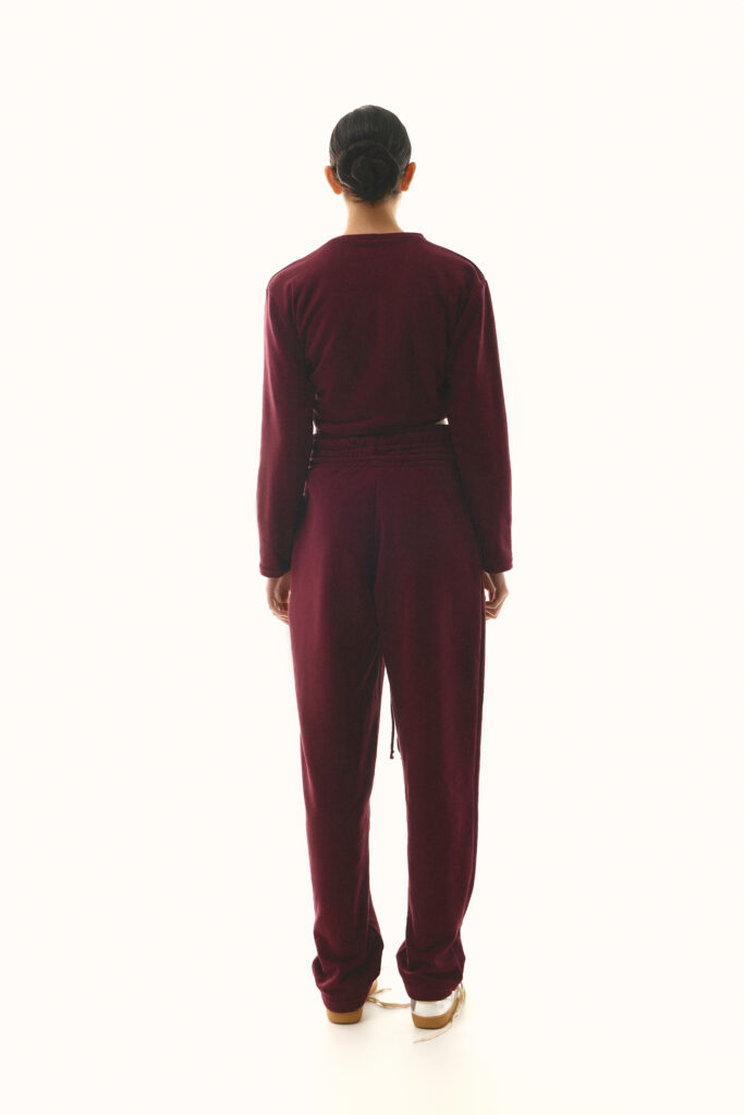 Sweater with a knot