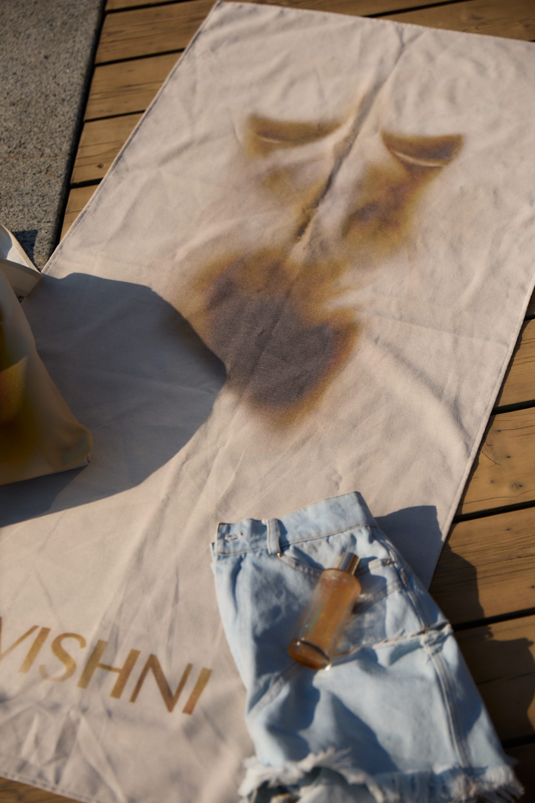 Beach Towel Made of Dense Linen with a Female Body Print