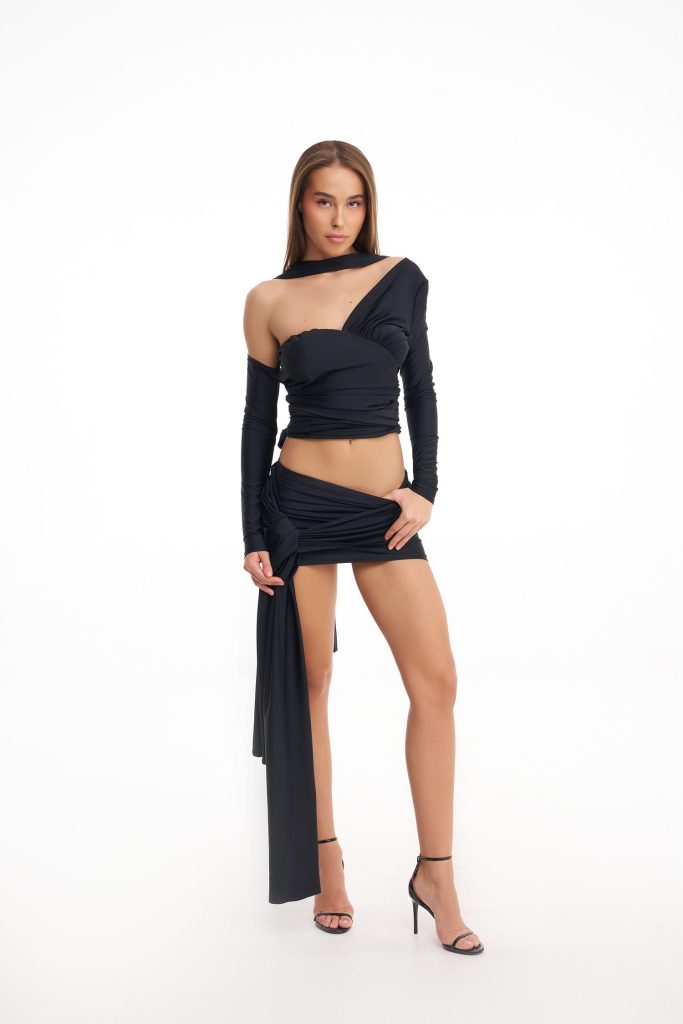Skirt with train