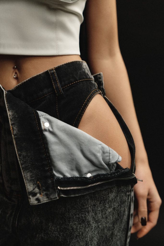 Jeans with thigh cutouts