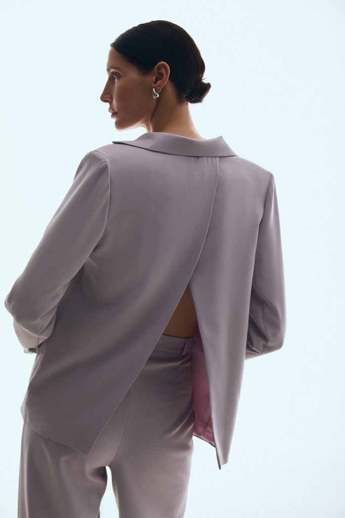 Gray straight-cut blazer