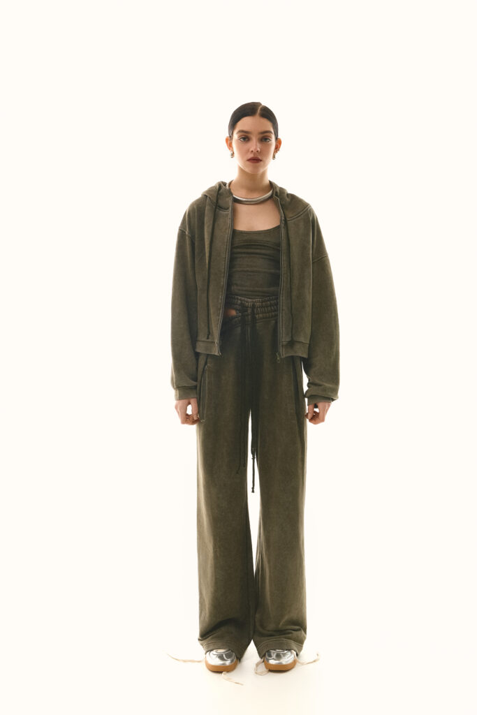 Boiled olive sports suit