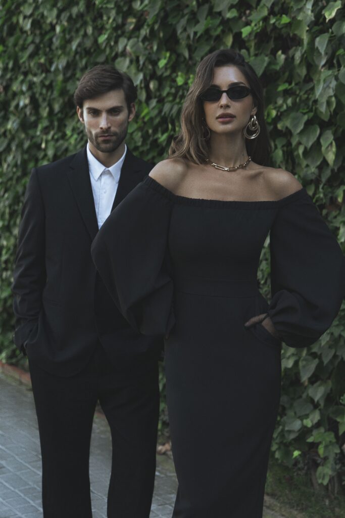Black dress with voluminous sleeves