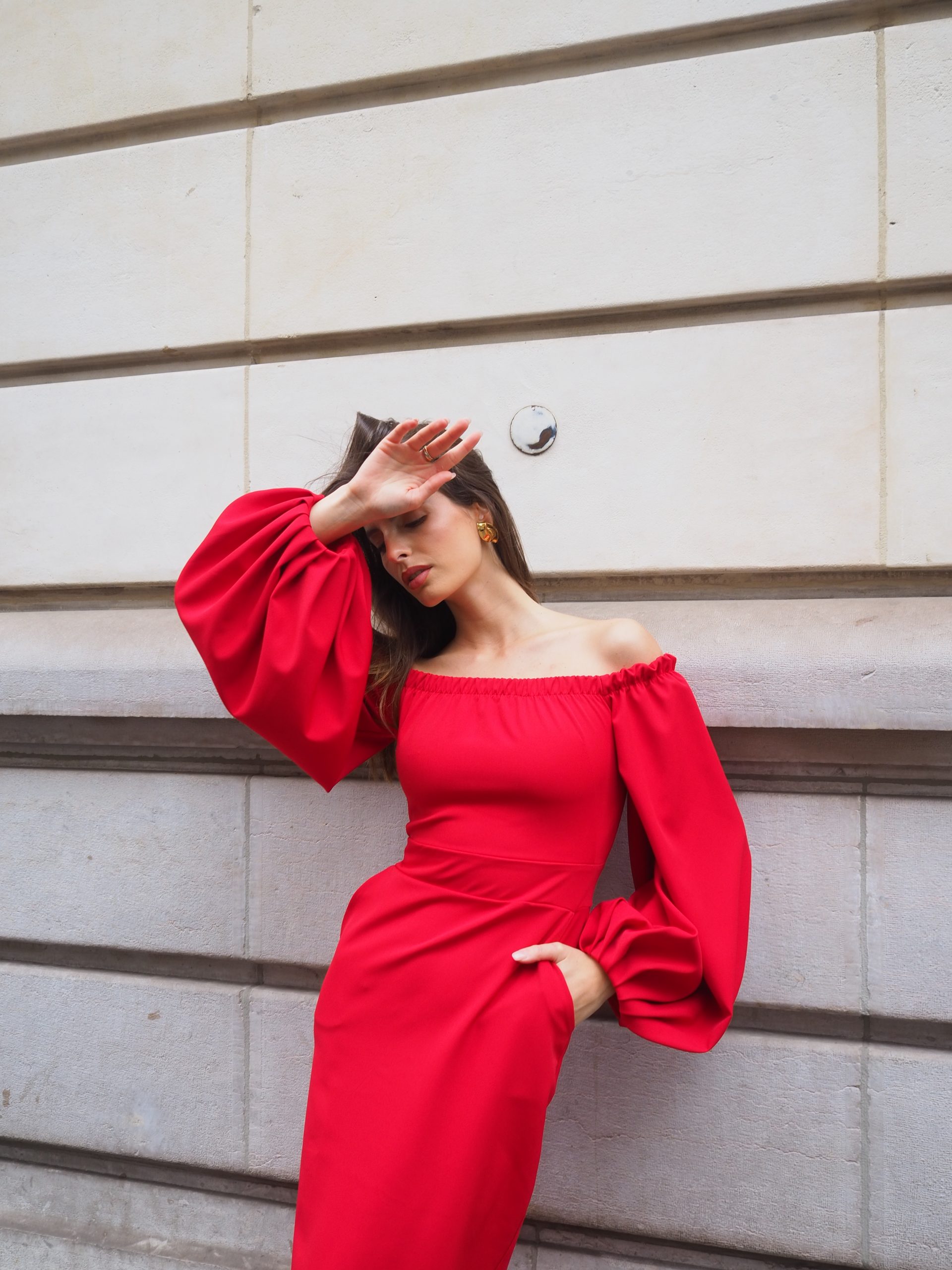 Red dress with voluminous sleeves